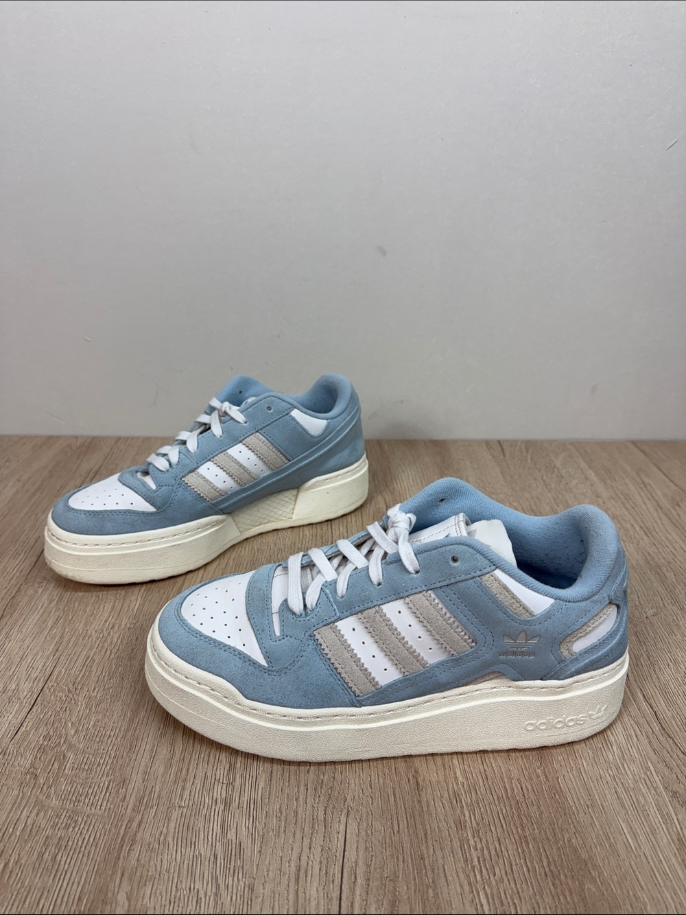 Adidas Forum XLG Women’s sneakers Light blue/White Platform Stripes Sz 10.5